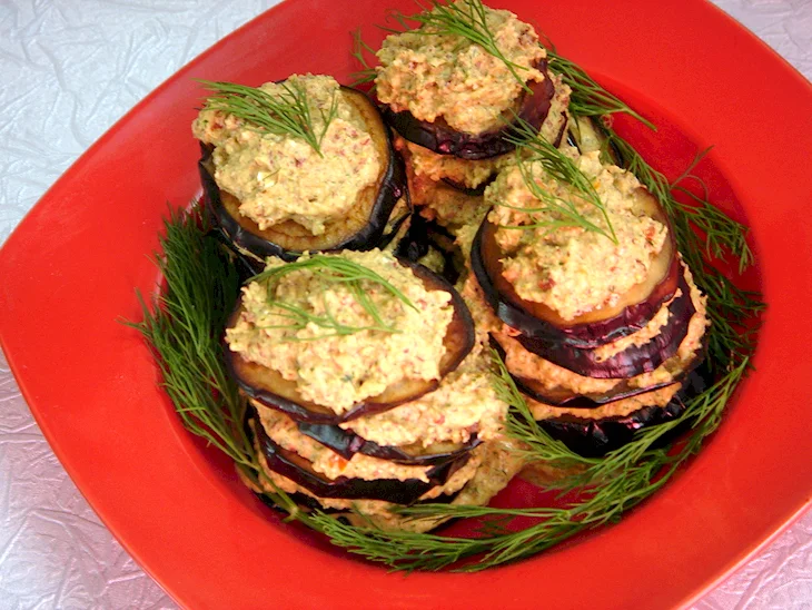 Баклажаны с орехами