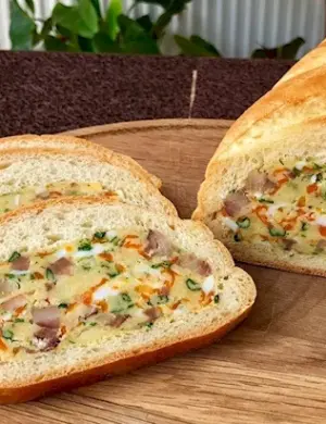 Батон фаршированный консервой