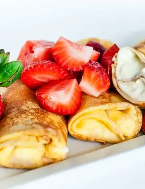 Блины с маскарпоне и клубникой