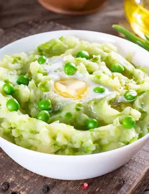 Блюдо из курицы и пюре зеленого горошка