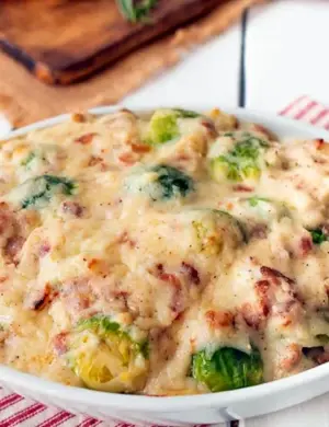 Брюссельская капуста с грибным соусом
