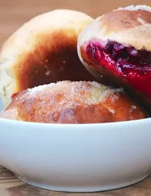 Булочки с брусникой