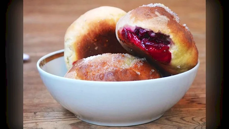 Булочки с брусникой