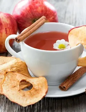 Чай с яблоком и корицей