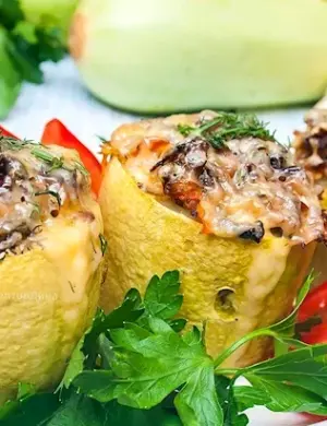 Фаршированные грибами цукини с чесночным йогуртом