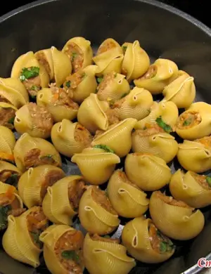 Фаршированные макароны ракушки