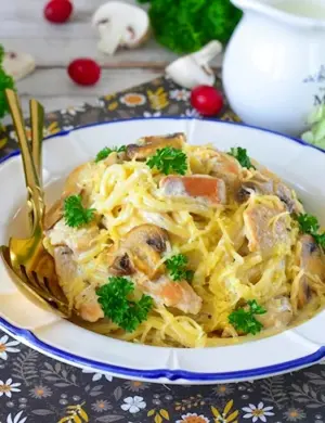 Фетучини с курицей и сливочным песто
