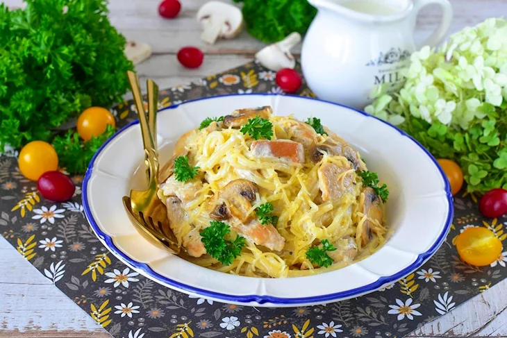 Фетучини с курицей и сливочным песто