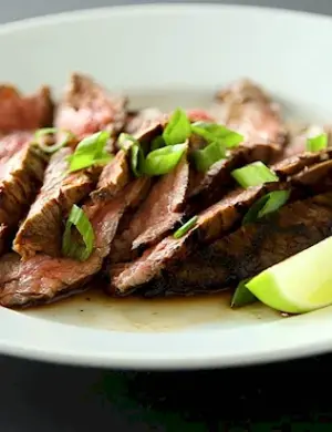 Фланк стейк с перечным соусом