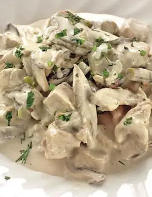 Фрикасе из курицы с грибами