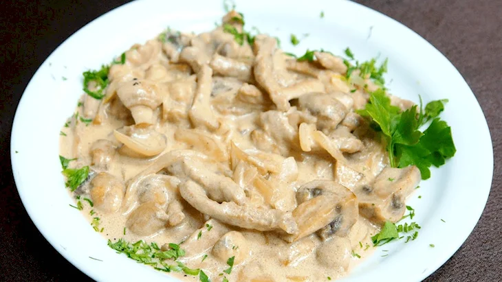 Фрикасе из курицы с шампиньонами