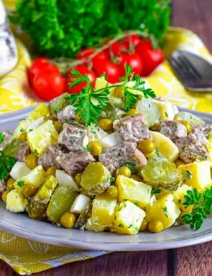 Говядина с солеными огурцами