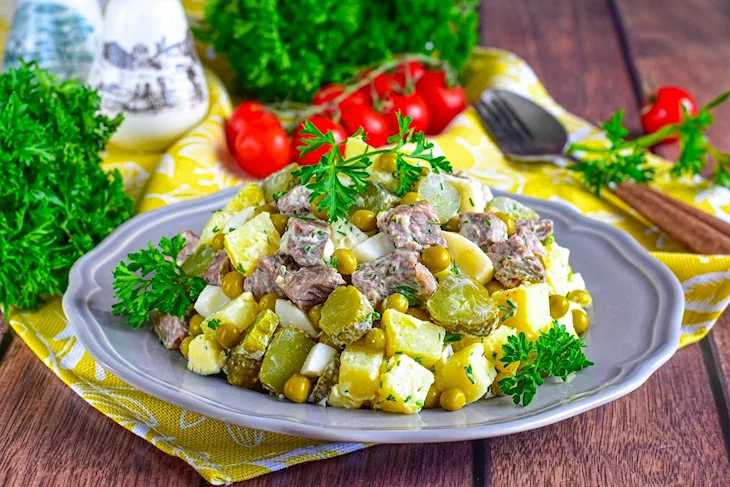 Говядина с солеными огурцами