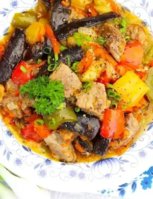 Говядина тушеная с овощами