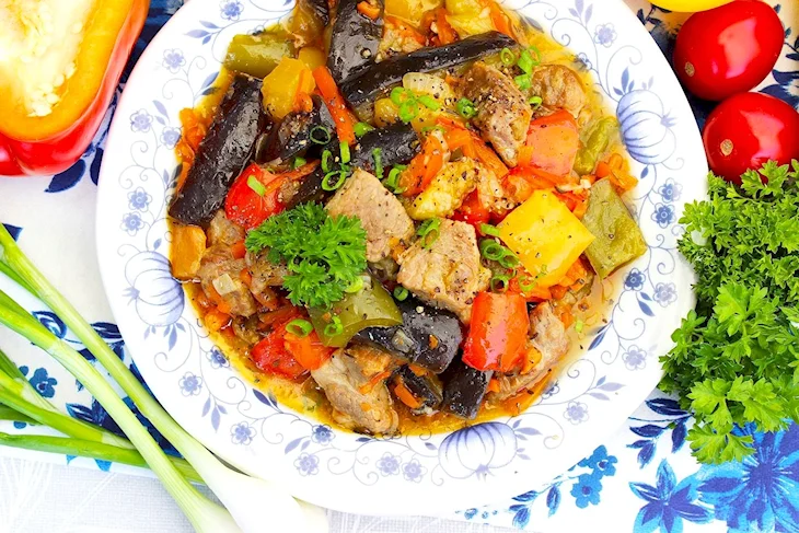 Говядина тушеная с овощами