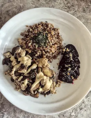 Гречка с грибным соусом