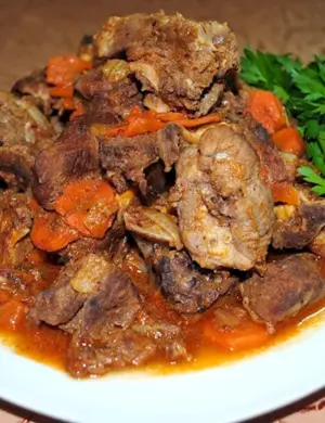 Гуляш в казане