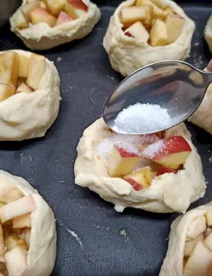 Яблоки в слойке