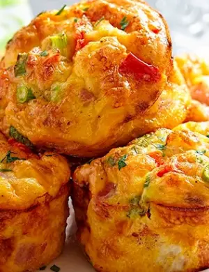 Яичные маффины с сыром и ветчиной