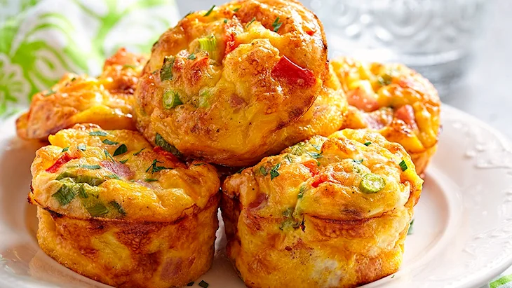 Яичные маффины с сыром и ветчиной