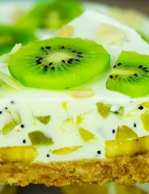 Йогуртовый торт с киви и бананом