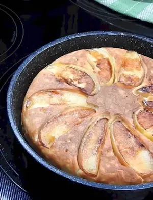 Испечь шарлотку на сковороде без духовки рецепт