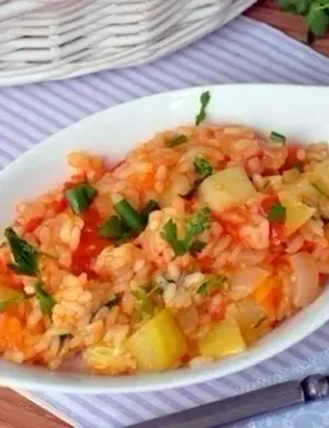 Кабачки с овощами и рисом в мультиварке.