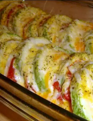 Кабачки с помидорами и сыром