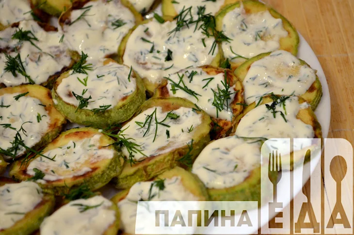 Кабачки в сметане с чесноком