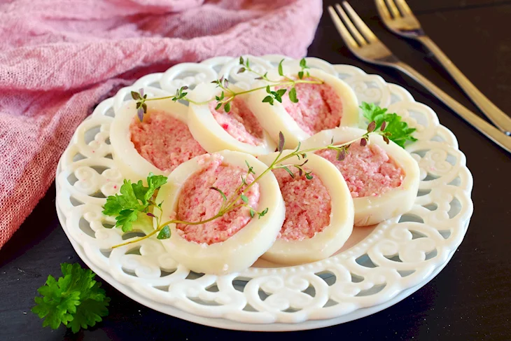 Кальмар фаршированный крабовыми палочками