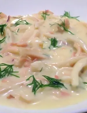 Кальмары в сметанном соусе