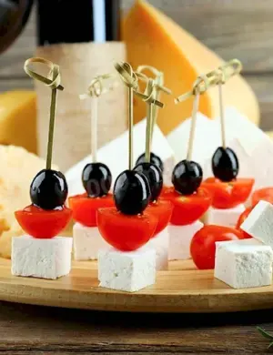 Канапе Фета маслины черри