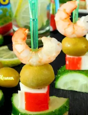 Канапе с креветками и авокадо и огурцом