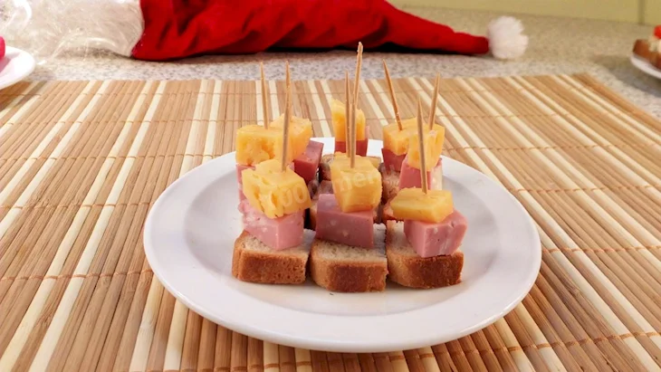 Канапе ветчина сыр черри