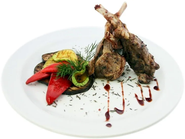 Каре ягненка с овощами гриль