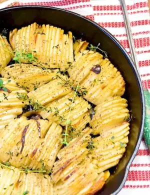 Картофель запеченный с луком и тимьяном