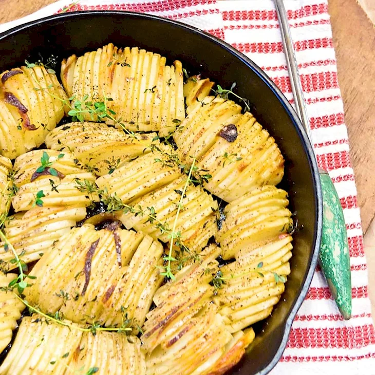 Картофель запеченный с луком и тимьяном