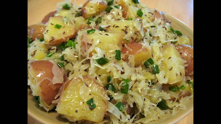 Картофельный салат с квашеной капустой