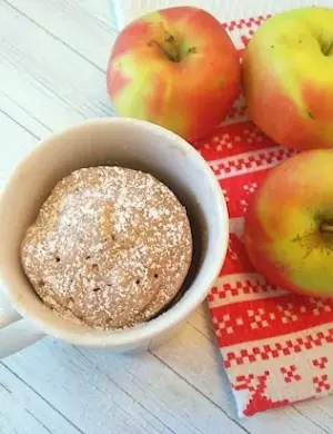 Кекс яблочный в чашке