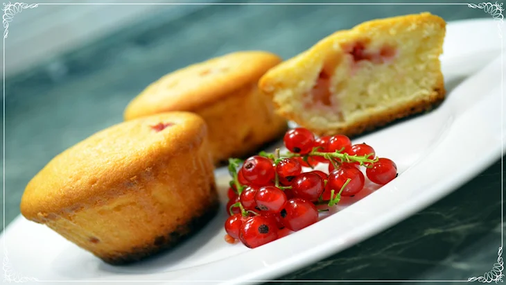 Кекс с красной смородиной