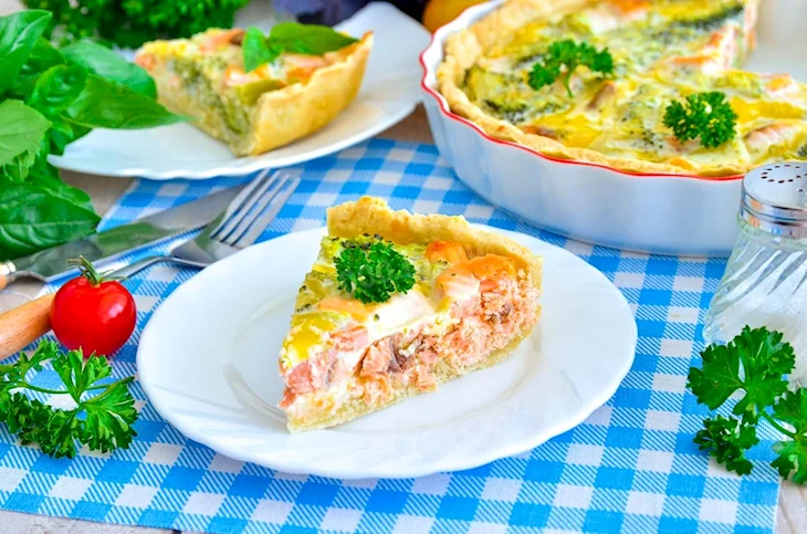 КИШ Лорен с красной рыбой и брокколи
