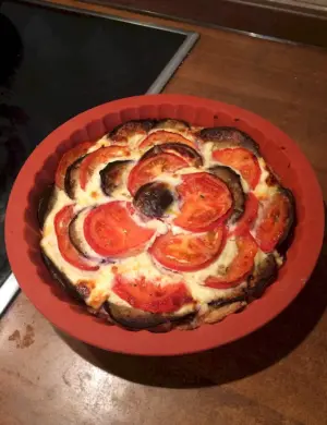 КИШ С творогом и помидорами