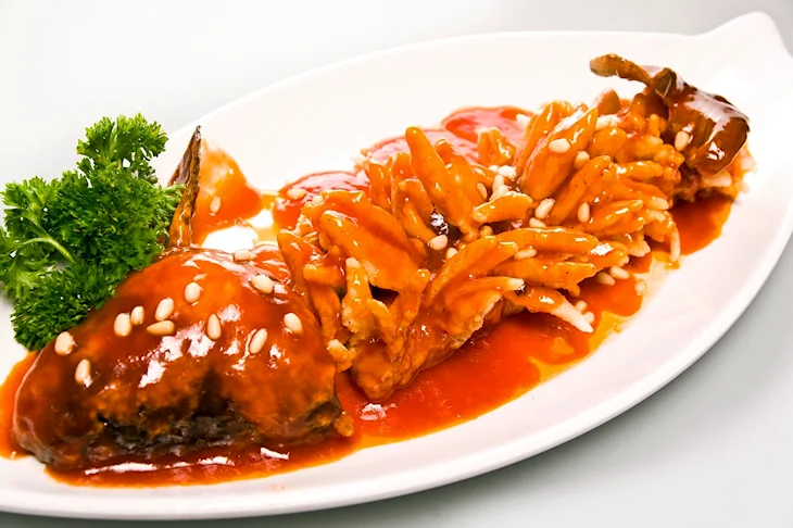 Китайская кухня Карп в кисло сладком соусе
