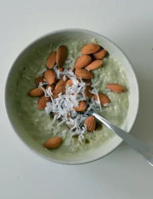 Кокосовая овсянка с миндалем