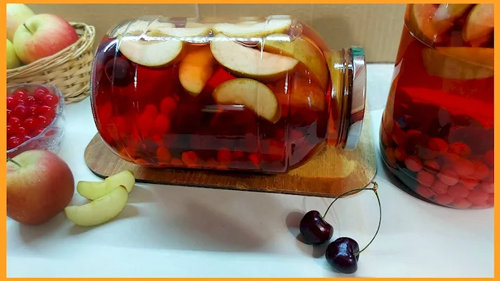 Компот из вишни и яблок