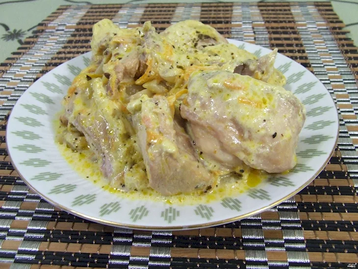 Кролик в сметане тушеный