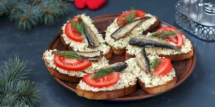 Кростини со шпротами