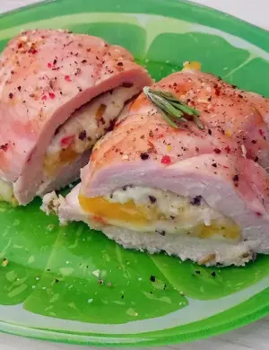 Куриная грудка фаршированная персиками