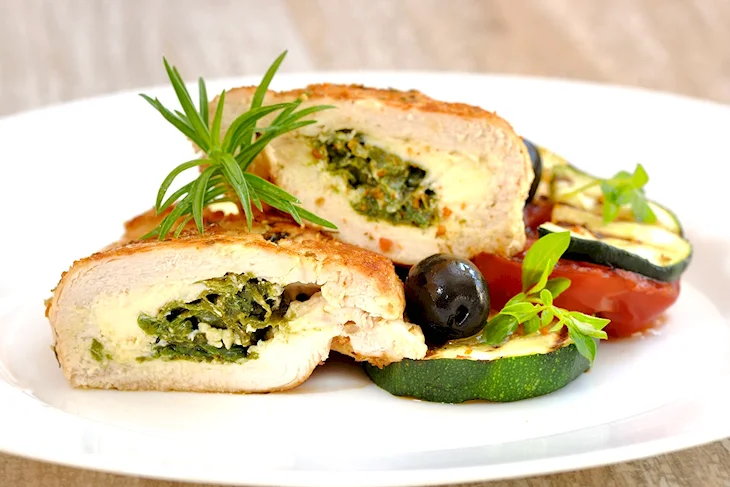 Куриная грудка фаршированная шпинатом и сыром