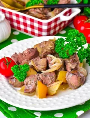 Куриная печень с яблоками